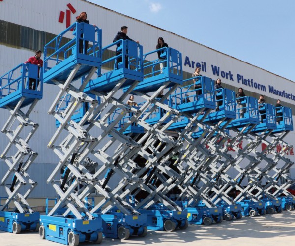 娄烦自行走升降机